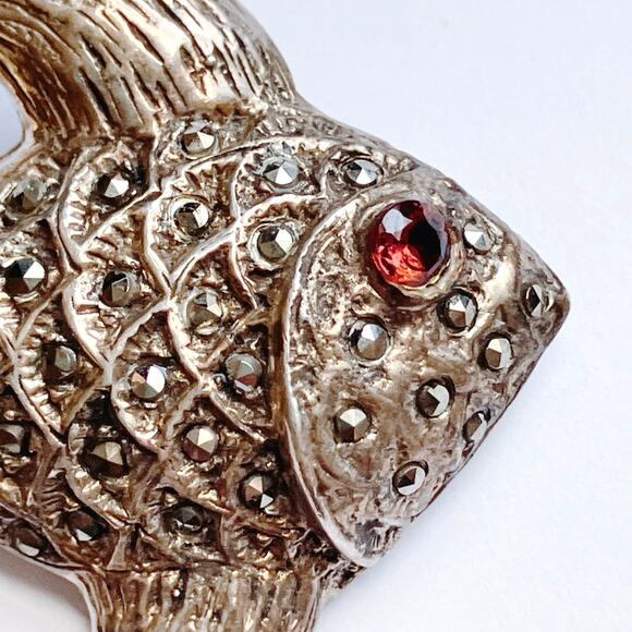 Vintage Silver Marcasite Fish Brooch with Garnet Eye Mid Century 1955–66 Pin - Picture 4 of 10
